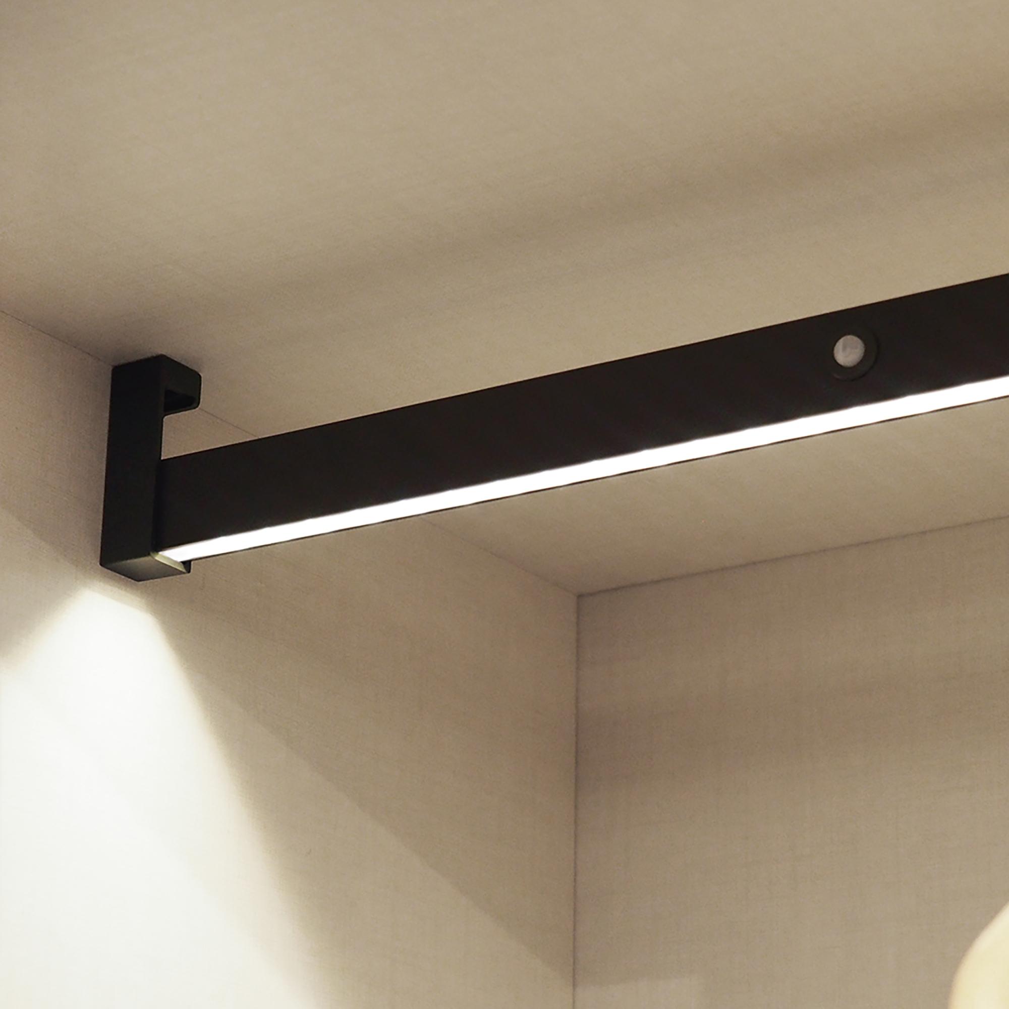 Emuca Barra appendiabili per armadi Castor con luce LED, batteria